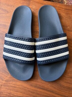 Adidas originals men’s slides in navy & white